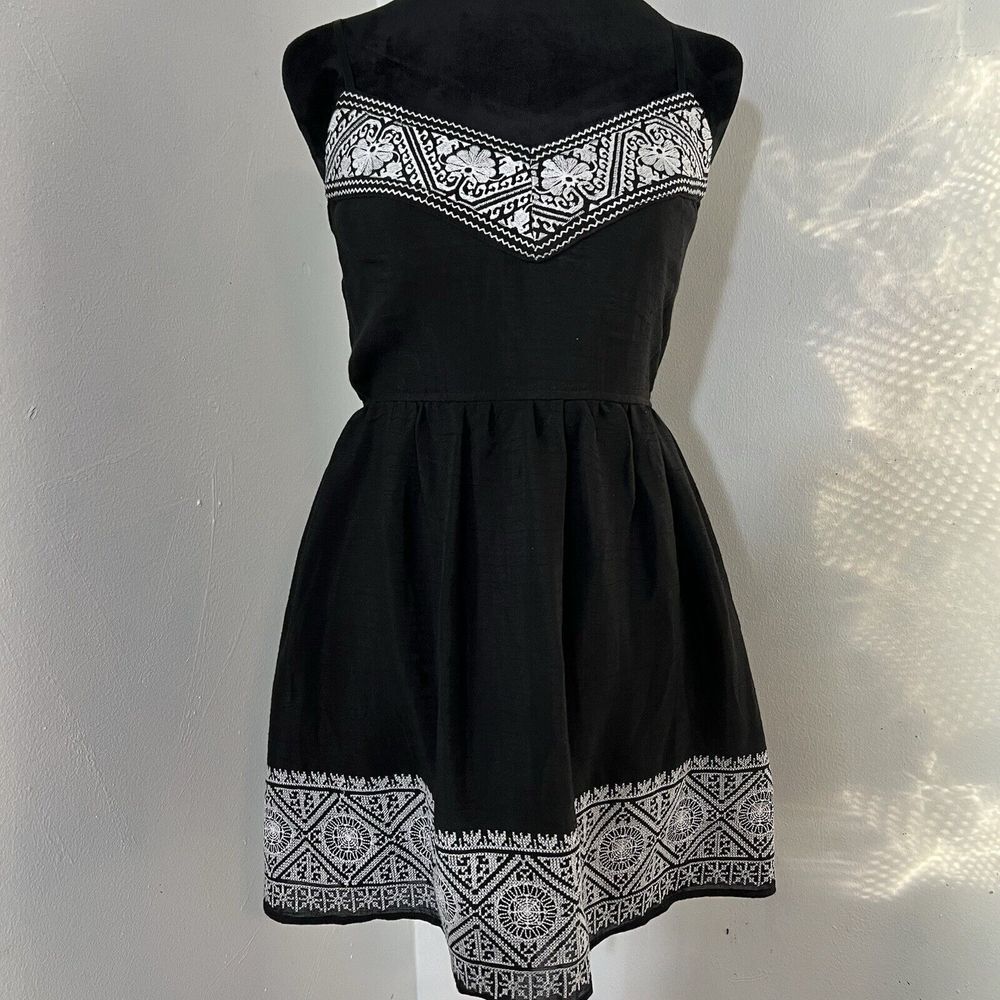 Three Pink Hearts Trixxi Womens Black White Embroidered Boho Mini Dress Size M